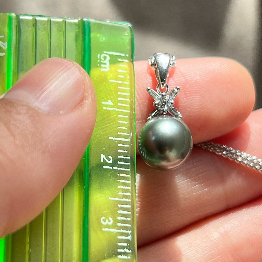 14k Tahitian Pearl Diamond necklace - Picture 3 of 10